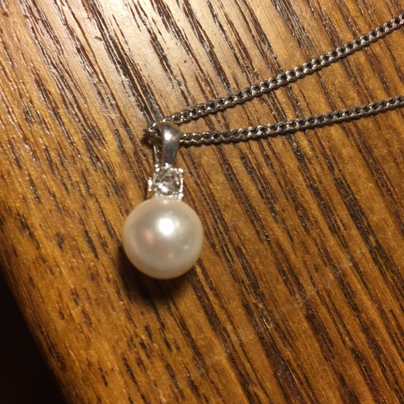 American Eagle Outfitters Jewelry - ⭐️Pearl necklace